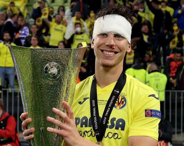 比利亚雷亚尔内部会议纪要流出：转会期单刀错失；欧冠使命明确；阵容厚度经受考验的简单介绍