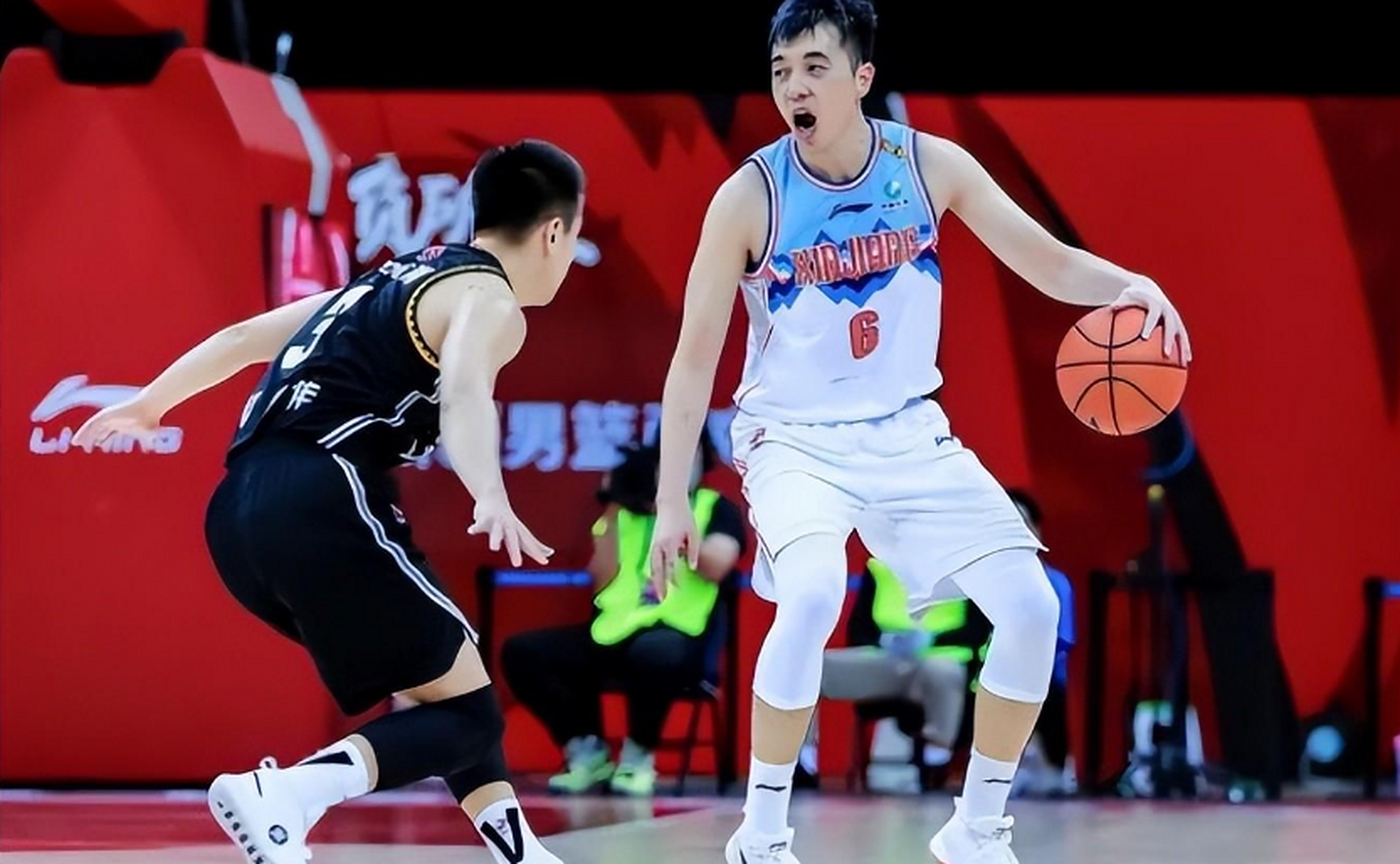 包含多特蒙德训练开放日，窗口期单刀错失引欢呼，CBA常规赛在即，球队文化再被提及的词条