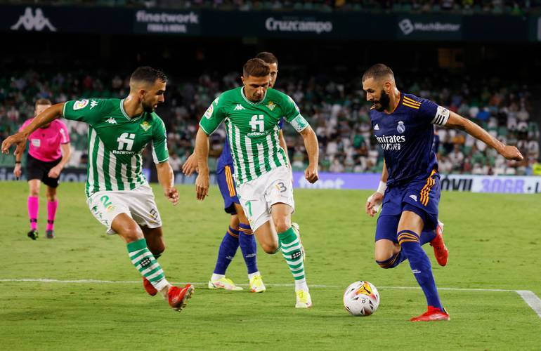 包含转会期比利亚雷亚尔造点机会：足总杯节点到来，引发热议，纪律约束更严格的词条